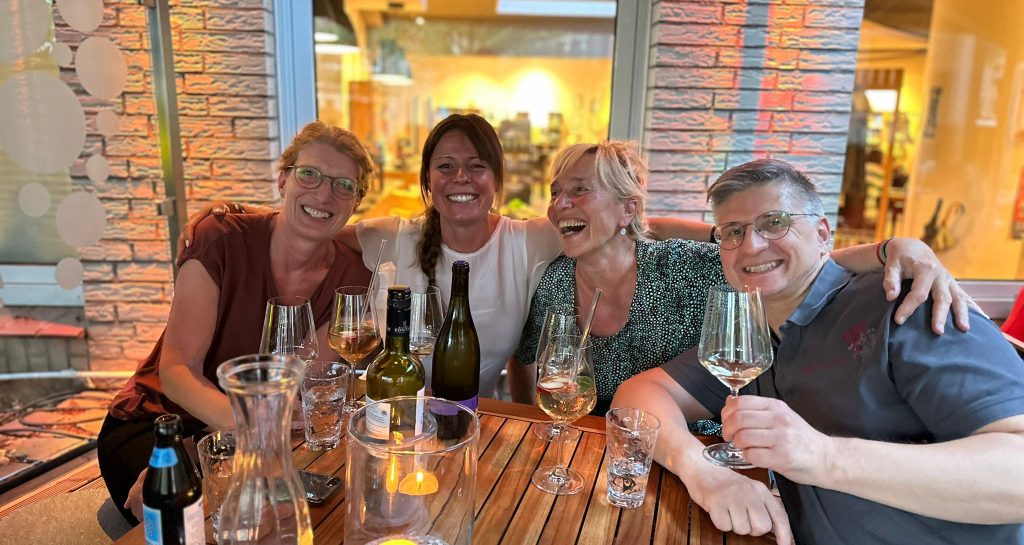 Weinprobe im Team
